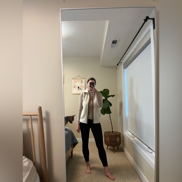 White Chaps Faux Shearling Hiking Vest SM Like New (LN) - Picture 4 of 4